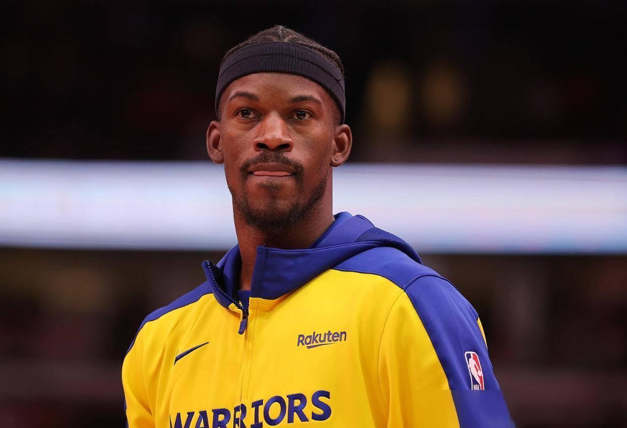 开云下载-雄鹿带队取胜！，库里重要时刻出色发挥引发球迷热议(国防知识竞赛题库及答案)