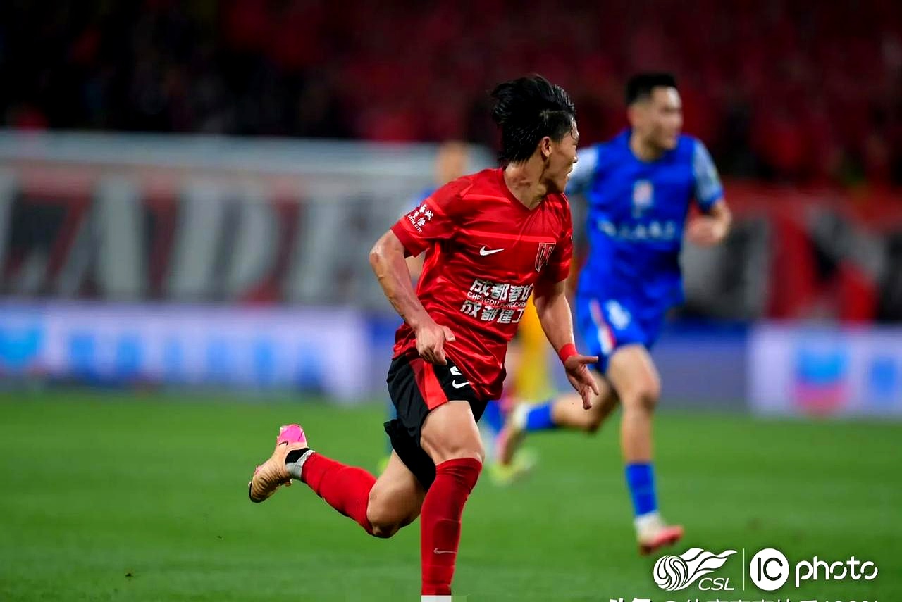 开云下载-西甲倒计时，成都蓉城赛前调整名单，细节引发关注，球迷炸锅，年轻球员得到机会的简单介绍